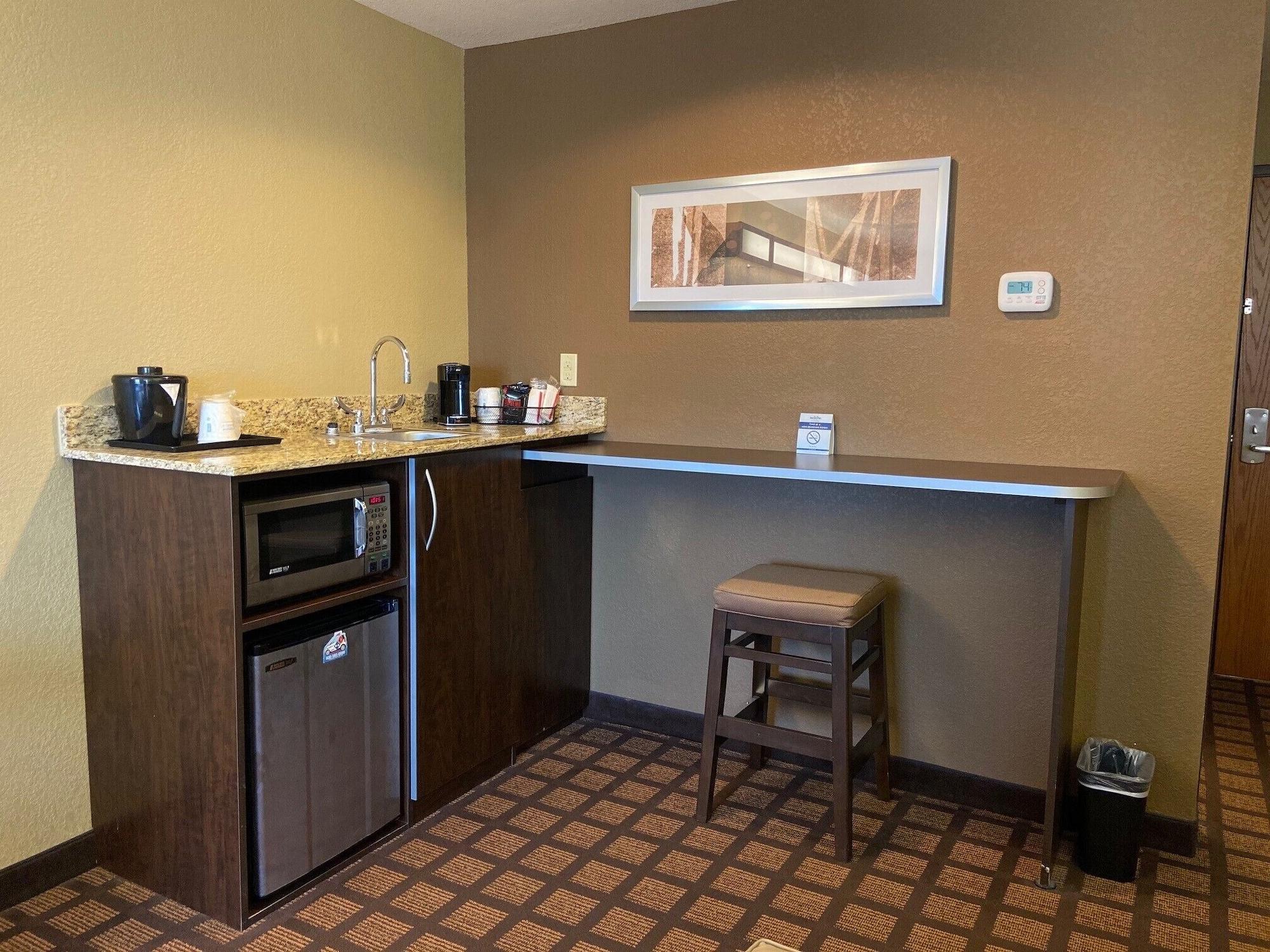 Microtel Inn & Suites Kenedy Exterior photo