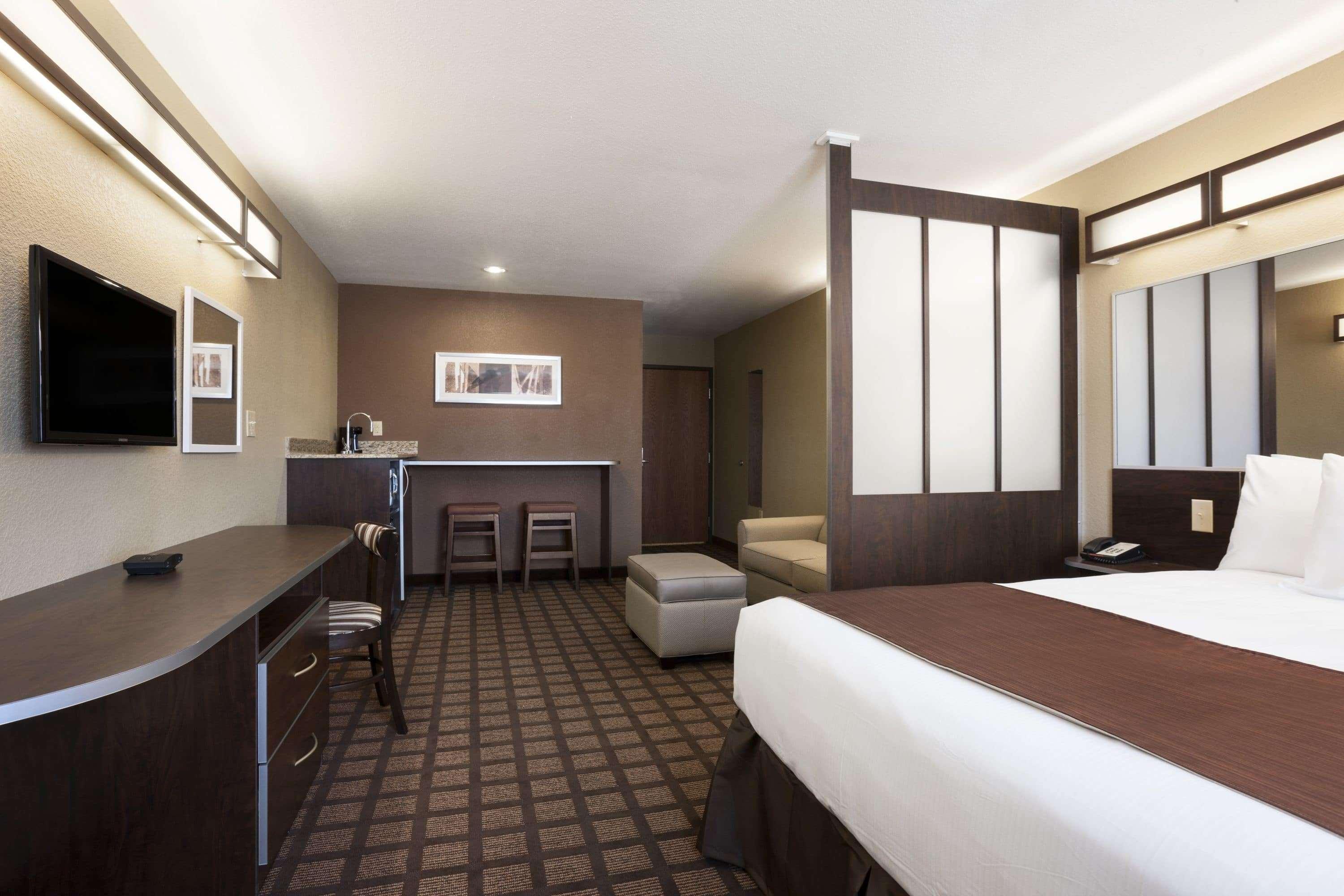 Microtel Inn & Suites Kenedy Exterior photo