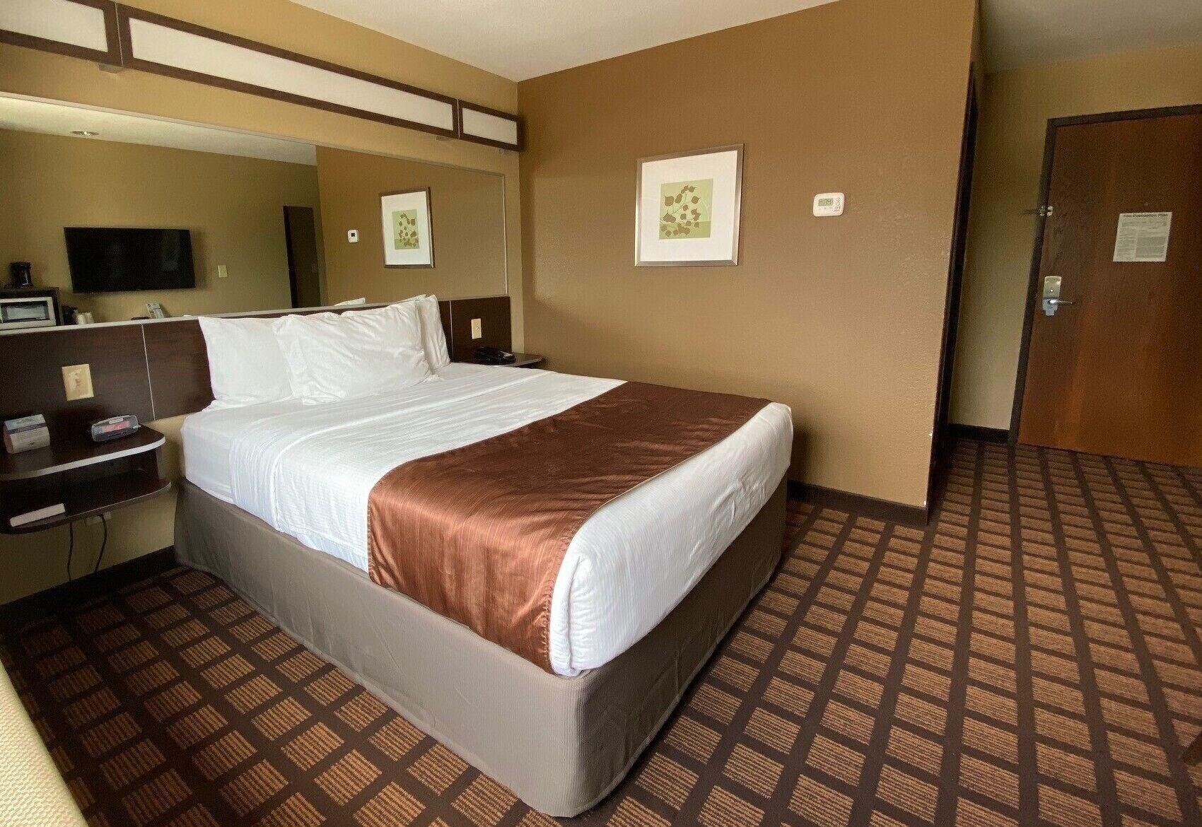 Microtel Inn & Suites Kenedy Exterior photo