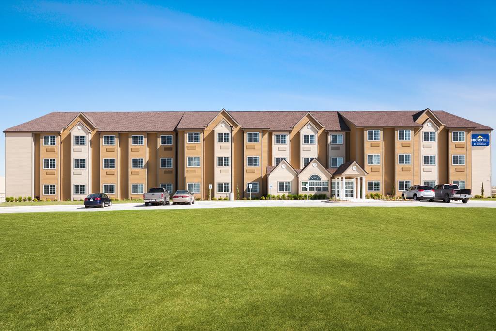 Microtel Inn & Suites Kenedy Exterior photo