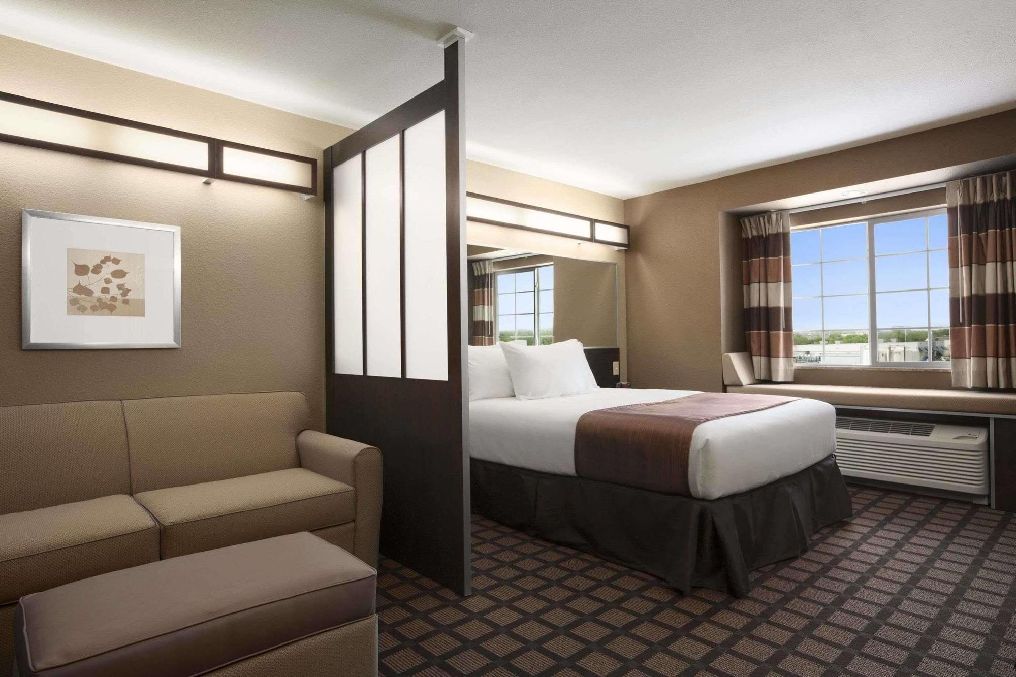 Microtel Inn & Suites Kenedy Exterior photo