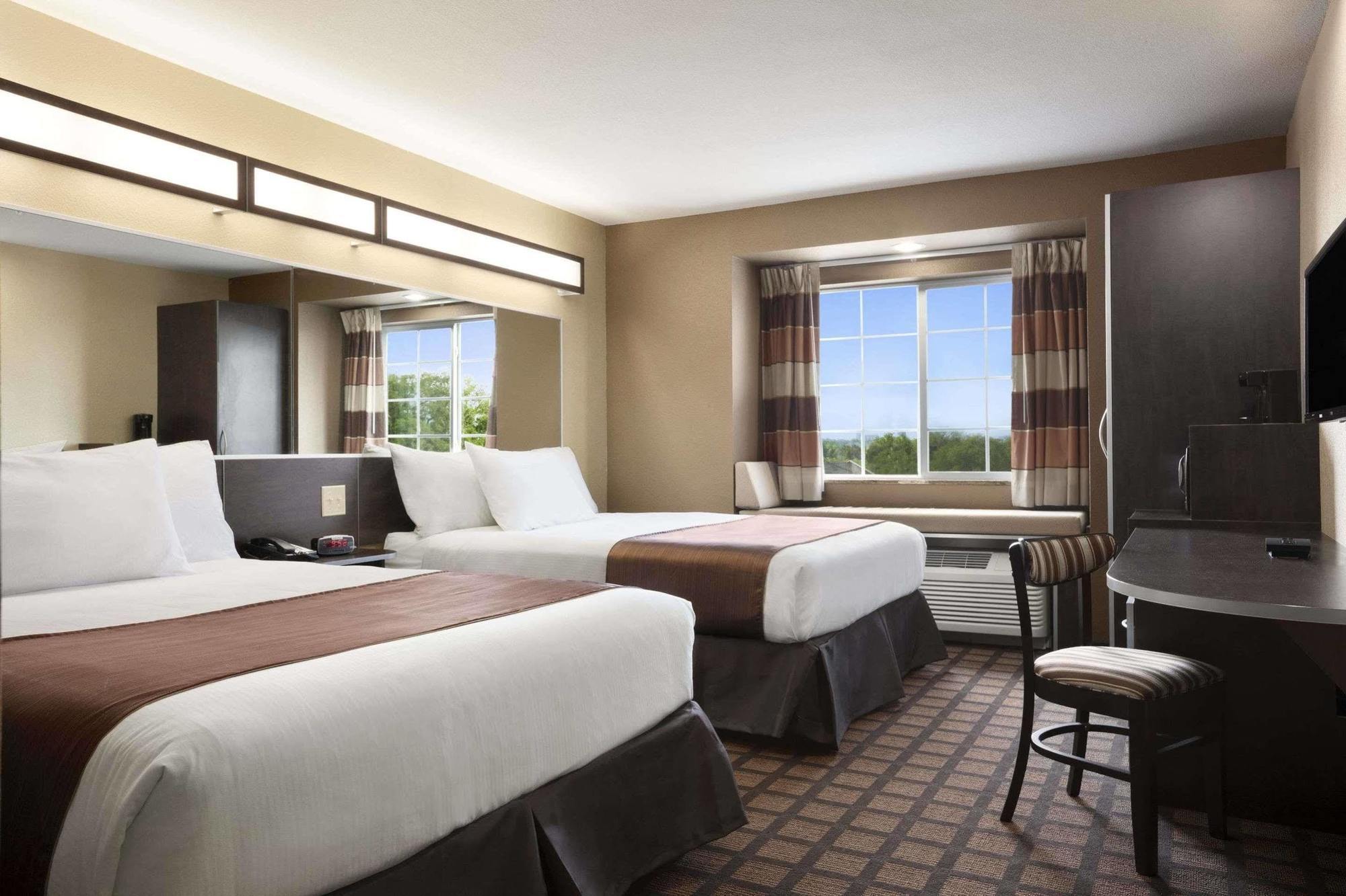 Microtel Inn & Suites Kenedy Exterior photo