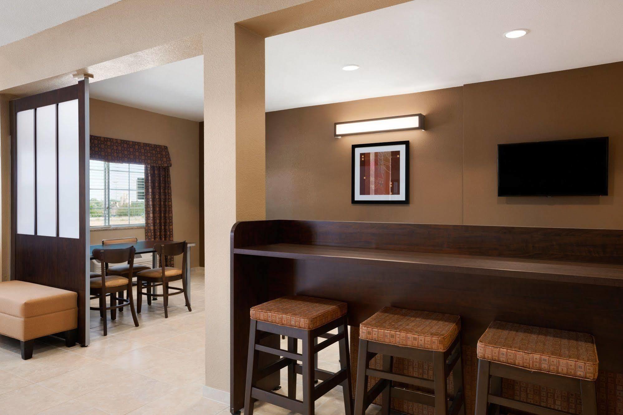 Microtel Inn & Suites Kenedy Exterior photo