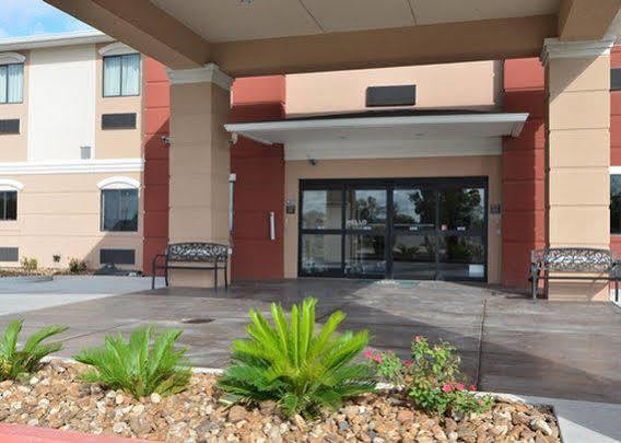 Microtel Inn & Suites Kenedy Exterior photo